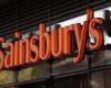 Sainsbury's offers shoppers £20 compensation vouchers after hundreds were left ... trends now