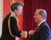 Unbelievable, Anne! Jeff Stelling receives MBE from the Princess Royal after ... trends now