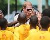 The king of the court! Harry and Meghan meet young Lagos students on basketball ... trends now
