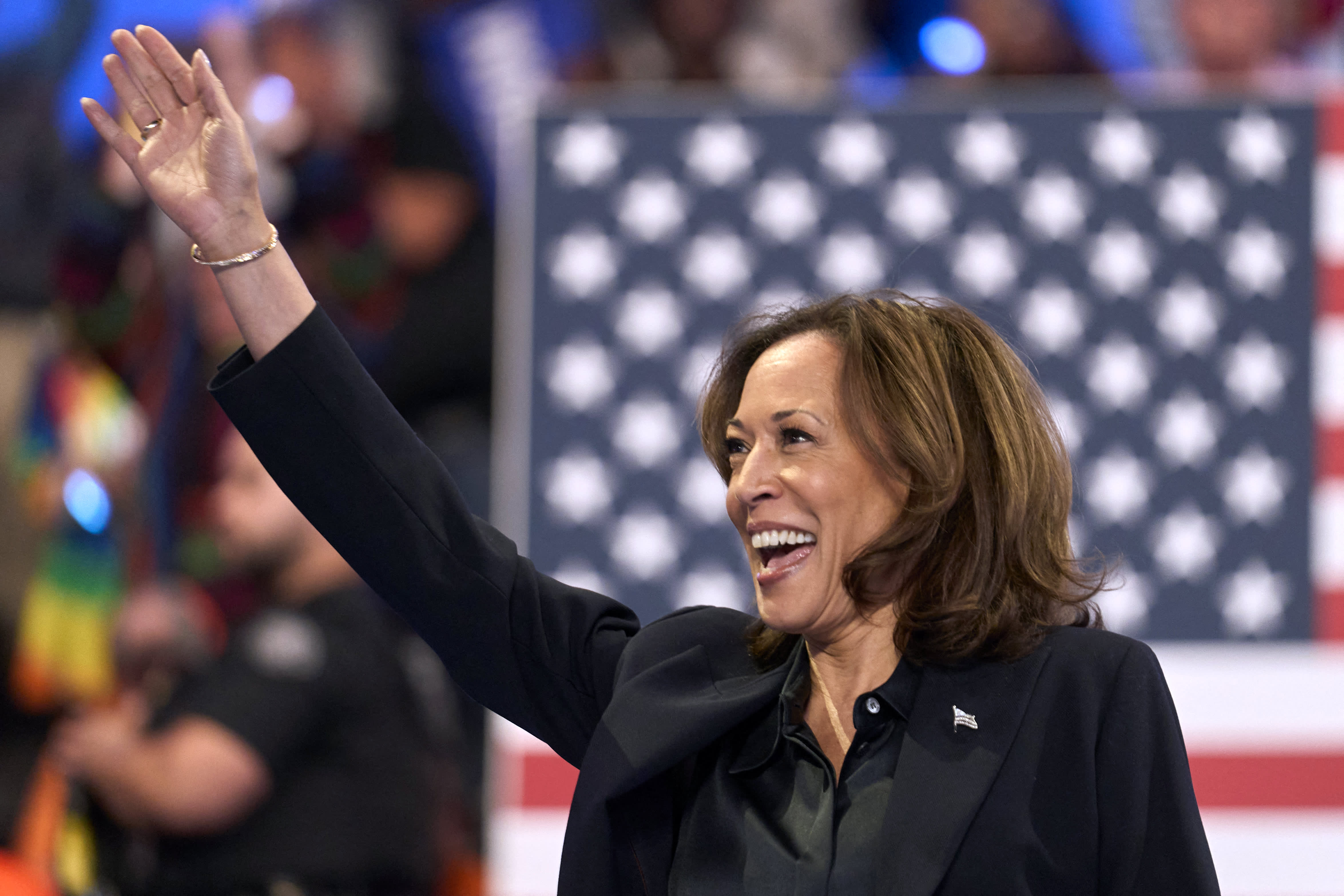 Harris distances herself from Biden, bashes Trump in tense Fox News interview